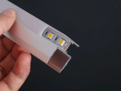 Consigli sul taglio di profili e coperture led-Su di illuminazione