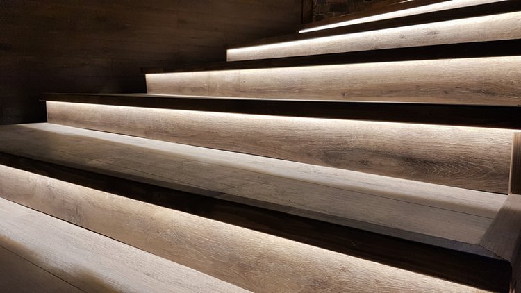 Idee per l'illuminazione delle scale con striscia led luminose-Soluzioni-led luce TAG Idee per l'illuminazione delle scale con striscia led luminose-Soluzioni-led luce TAG